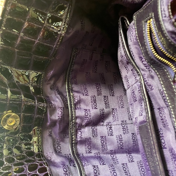 Stunning purple croc skin Michael Kors handbag. 16 x 10 x 5 inches. Very roomy - Picture 9 of 16